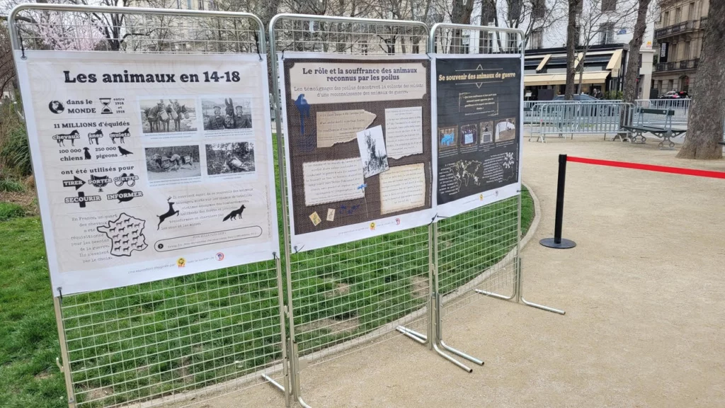 Exposition animaux guerre panneau affichage